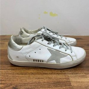 Golden Goose Superstar’s size 37 (size 7) 

Used but still in good condition!